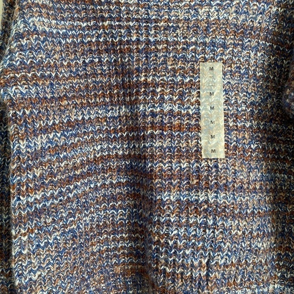 NWT Crewneck Sweater with long sleeves- medium - Picture 2 of 5